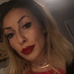 Meet your Posher, Cassandra